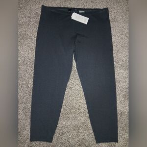 New with tags EILEEN FISHER ladies size LARGE grey capri leggings.
